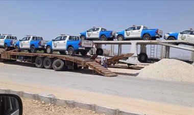 الامارات تعزز أمن محافظة شبوة بعدد من السيارات المجهزة لتشديد القبضة الأمنية