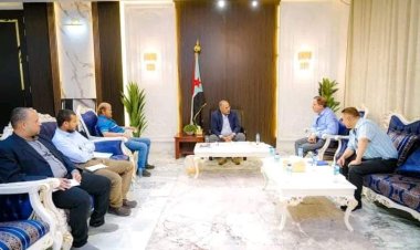 الرئيس الزُبيدي يطّلع على سير العمل بشركة الاستثمارات النفطية والمعدنية