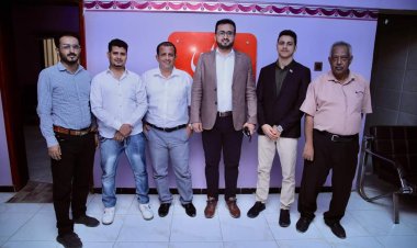 رئيس الهيئة الوطنية للإعلام الجنوبي يزور صحيفة (عدن الغد) ويلتقي رئيس تحريرها