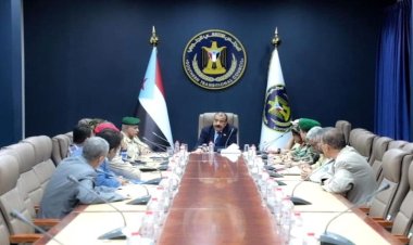 بن بريك يوجه بتشكيل لجنة مشتركة لتقصي الشكاوى بشأن الاستثمار