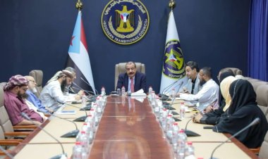 اللواء بن بريك يلتقي بعدد من رجال الأعمال وممثلي عن مؤسسات المجتمع المدني