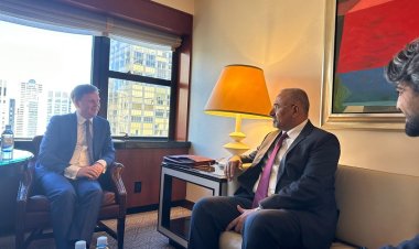 الرئيس الزبيدي يستقبل مدير شؤون الشرق الأوسط وشمال أفريقيا في وزارة الخارجية البريطانية