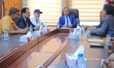 فريق هيئة رئاسة المجلس الانتقالي يلتقي وكيل محافظة حضرموت