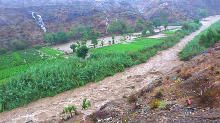 طفل ينجو من موت محقق بعد سقوطه في بئر ارتوازية بلحج