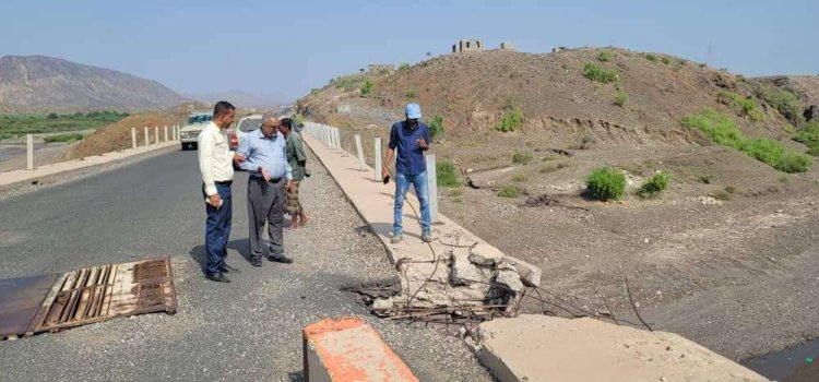 لحج.. فريق هندسي من صندوق الطرق يتفقد الصيانة الطارئة لطريق المسيمير