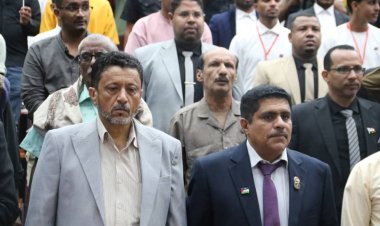 رئيس انتقالي أبين يشارك أبناء حضرموت الحفل الفني والخطابي بمناسبة الذكرى الـ 60 لثورة 14 اكتوبر