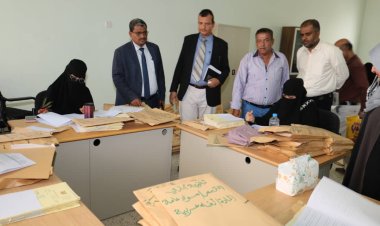 المحولي يطلع على سير عمل لجان تصحيح الاختبارات الوزارية في عدن