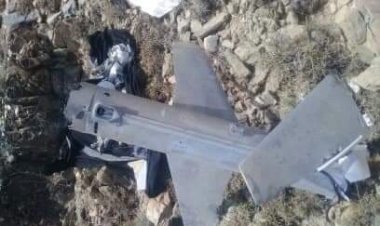 رئيس مجلس الدفاع بمديرية الحد يافع يكرم احد افراد القوات المسلحة الجنوبية لإسقاطه طائرة مسيرة حوثية