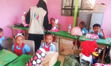 برعاية المجلس التنسيقي بأبين.. جمعية البركة تقوم بتوزيع وجبة إفطار لاطفال روضة أول مايو بمنطقة الكود