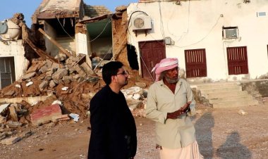 رئيس انتقالي المهرة يتفقد الأضرار الناجمة عن إعصار تيج في مديرية حصوين