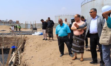 معاون وعبود وباخبيرة يتفقدون نسبة الإنجاز في مشروع إعادة بناء خزان بئر ناصر