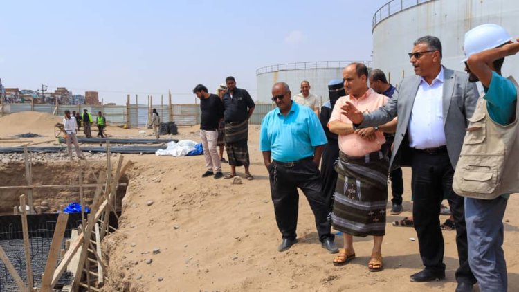 معاون وعبود وباخبيرة يتفقدون نسبة الإنجاز في مشروع إعادة بناء خزان بئر ناصر