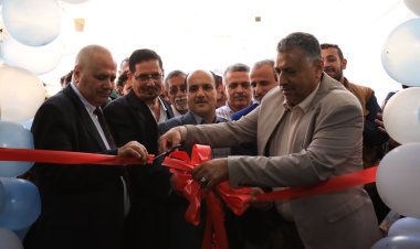 نائب محافظ العاصمة عدن ومدير محلي دارسعد يدشنان مركز الأمومة والطفولة بالمديرية