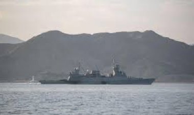 اعلامي بارز يتسأل.. لماذا لا يقصف الحوثي سفن إسرائيلية في سواحل الحديدة؟