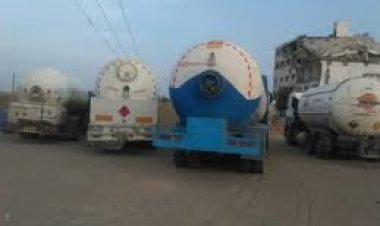 كهرباء عدن تناشد المحتجين في أبين بالسماح لناقلات الوقود بالمرور