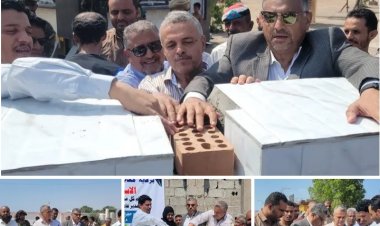 بتكلفة نحو نصف مليار ريال..نائب محافظ عدن يضع حجر الأساس لمشروعين خدميين بمديرية البريقة