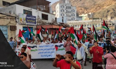 مسيرة راجلة ومهرجان خطابي لمناصرة القضية الفلسطينة بالمكلا