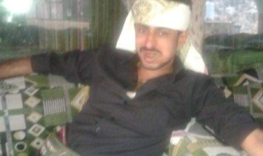 مطلوب أمنياً يعتدي على منزل أحد المواطنين ويطردهم بقوة السلاح في مدينة تعز