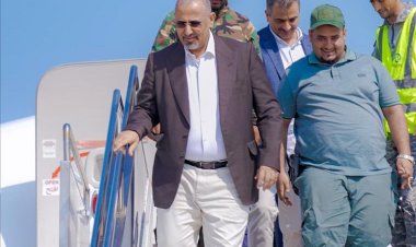 الرئيس الزبيدي يصل العاصمة عدن