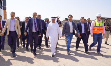 الرئيس الزُبيدي يطّلع بمعية السفير الإماراتي على مستوى الإنجاز بمحطة الطاقة الشمسية بالعاصمة عدن