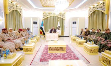 عاجل.. تفاصيل اجتماع الرئيس الزُبيدي مع قادة الجيش والأمن
