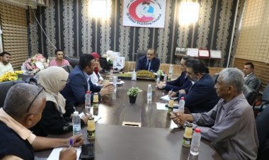 وزير الصحة يتفقد مستشفى الصداقة ويطلع على مركز عزل الاسهالات