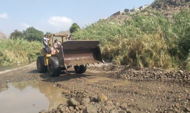 الضالع…اهالي وشخصيات اجتماعية بمنطقة تورصة بمديرية الازارق يبادرون بفتح طريق فرعية تربط لحج والضالع..بعد تجاهل الجهات لمناشدات المواطنين