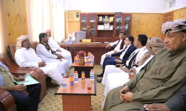 رئيس تنفيذية انتقالي المهرة (بن عفرار) يزور مديرية شحن ويلتقي مدير عام المديرية