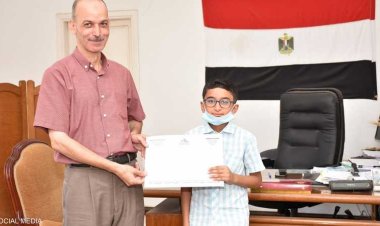 الحكومة المصرية تقوم بنقل طفل في الصف السادس إلى الجامعة بسبب ذكائه وقدراته العلمية