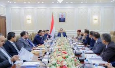 الحكومة اليمنية تعلق على اختطاف الحوثي سفينة في البحر الأحمر.. ماذا قالت؟