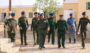 مدير كلية الشرطة حضرموت يتفقد احتياجات الكلية ومدى التنظيم والانضباط في مختلف اقسامها