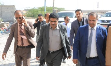 المحمدي يستقبل الوزير الزعوري في مطار الريان