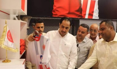 الوزير البكري يزور متجر نادي التلال الرياضي