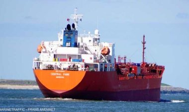 البنتاغون تكشف تفاصيل استهداف سفينة ومدمرة في خليج عدن ومن يقف خلفها