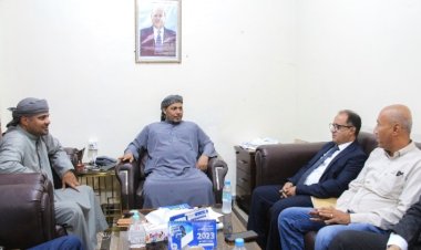 المحافظ الثقلي يناقش مع وكيل قطاع المطارات التوسعة المستقبلية لمطار سقطرى الدولي