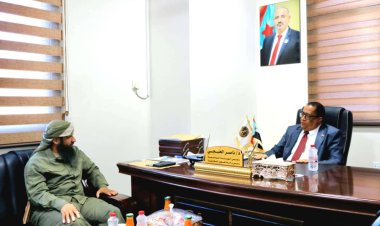 الدكتور الخُبجي يطّلع من قائد قوات الحزام الأمني مستجدات الأوضاع الأمنية