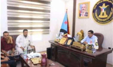 رئيس انتقالي حضرموت يكرم اللجنة الإدارية لدوري الفقيد سالم صالح أبوعسكر