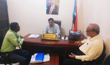 رئيس انتقالي أبين يناقش مع مدير عام مكتب الثقافة بالمحافظة إقامة فعاليات الأسبوع الثقافي