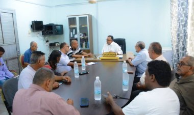 مدير عام التواهي يناقش الحلول الكفيلة لمعالجة مشاكل الصرف الصحي بالمديرية