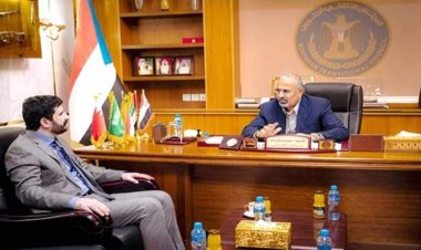 خلال لقائه بمحافظ صنعاء ..الرئيس الزبيدي يجدد مساندته للقوى الوطنية في المحافظات اليمنية لتحرير الشمال