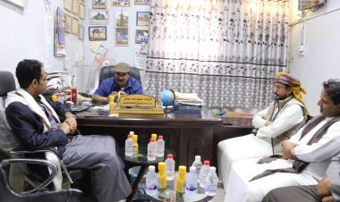 نائب رئيس انتقالي المهرة يزور صندوق النظافة بالمحافظة للاطلاع اوضاع الصندوق