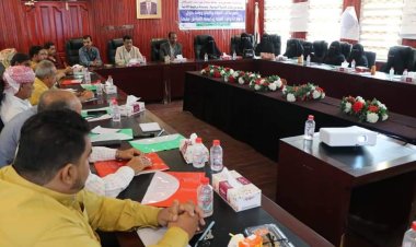 وكيل أول المهرة يدشن ورشة "إدارة الكوارث البيئية وكيفية التعامل معها"