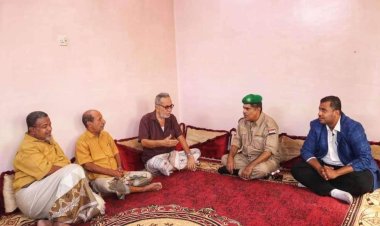 رئيس انتقالي حضرموت يزور أسرة الشهيد البطل عمر بازنبور في الذكرى الـ10 لاستشهاده