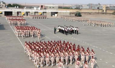 وزير الدفاع يتفقد العملية التعليمية والأكاديمية في الكلية الحربية وكلية القيادة والاركان بالعاصمة عدن