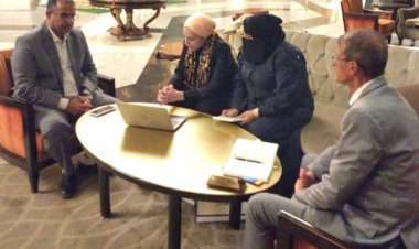 الوزير الزعوري يلتقي بالقاهرة بخبيرة اعداد اطار الخطة الوطنية لحماية الطفل