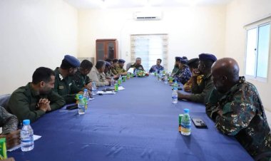 أمن وشرطة ساحل حضرموت تناقش الهيكل التنظيمي للإدارات والتشديد على الانضباط العسكري