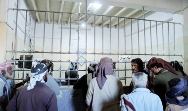 انتقالي المحفد يدشن صرف الحوالات النقدية الطارئة لمستفيدي الرعاية الإجتماعية في المديرية