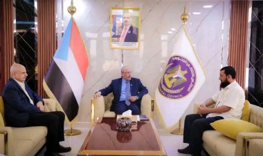 رئيس الجمعية الوطنية يطّلع على سير عمل المؤسسة الاقتصادية بالعاصمة عدن