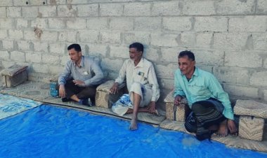 رئيس انتقالي ابين يؤدي واجب العزاء للأستاذ محمد ناصر العولقي بوفاة ابن شقيقته الدكتور صالح منصور