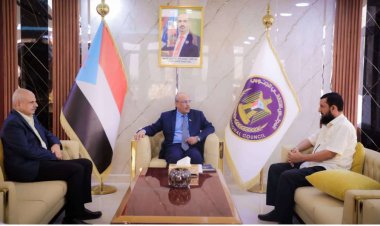 رئيس الجمعية الوطنية يطّلع على سير عمل المؤسسة الاقتصادية بالعاصمة عدن